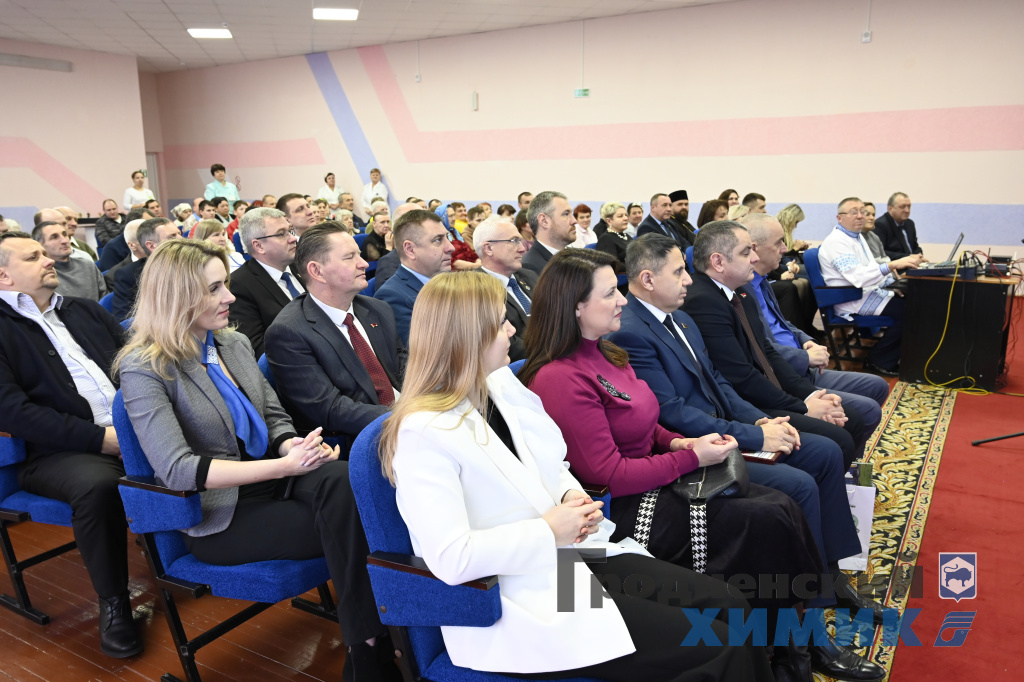 Представители ОАО Гродно Азот посетили Мурованский психоневрологиченский интернат для престарелых и инвалидов_3.JPG